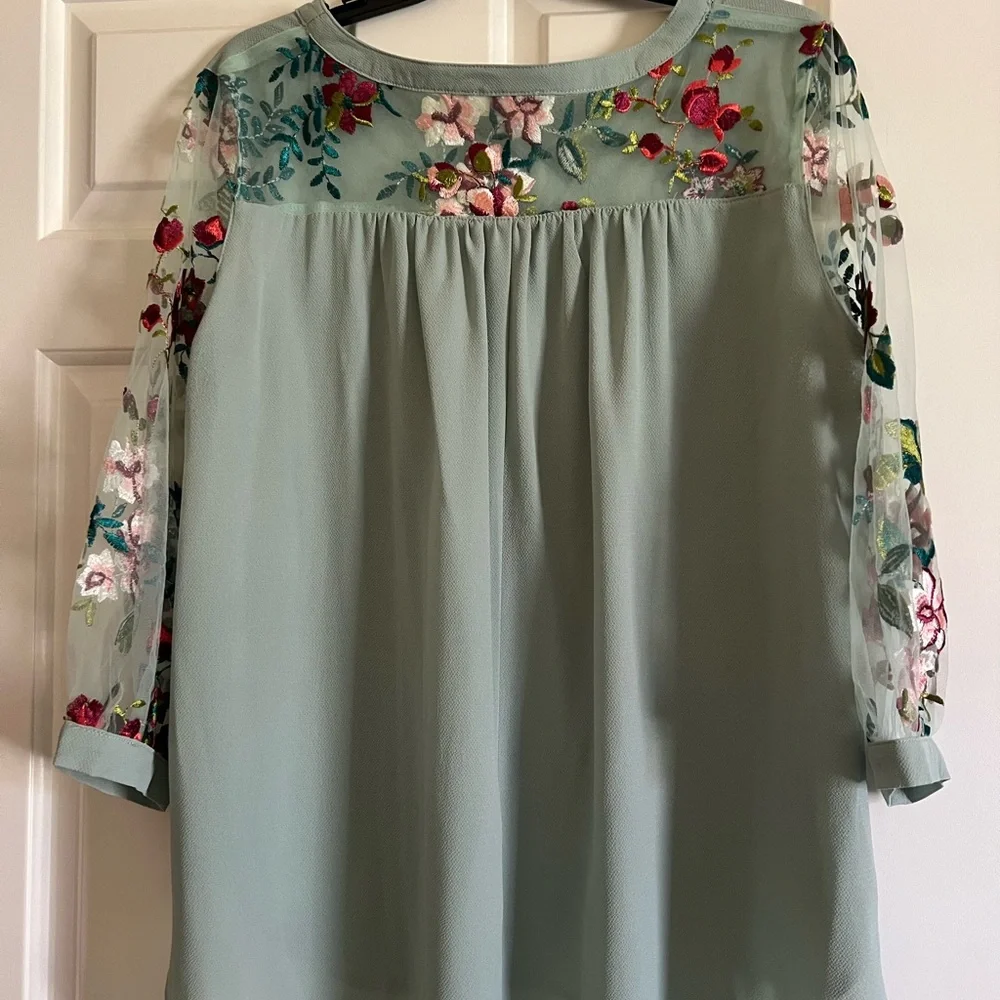 Seafoam green shirt with shear embroidered sleeves -medium - Picture 2 of 8